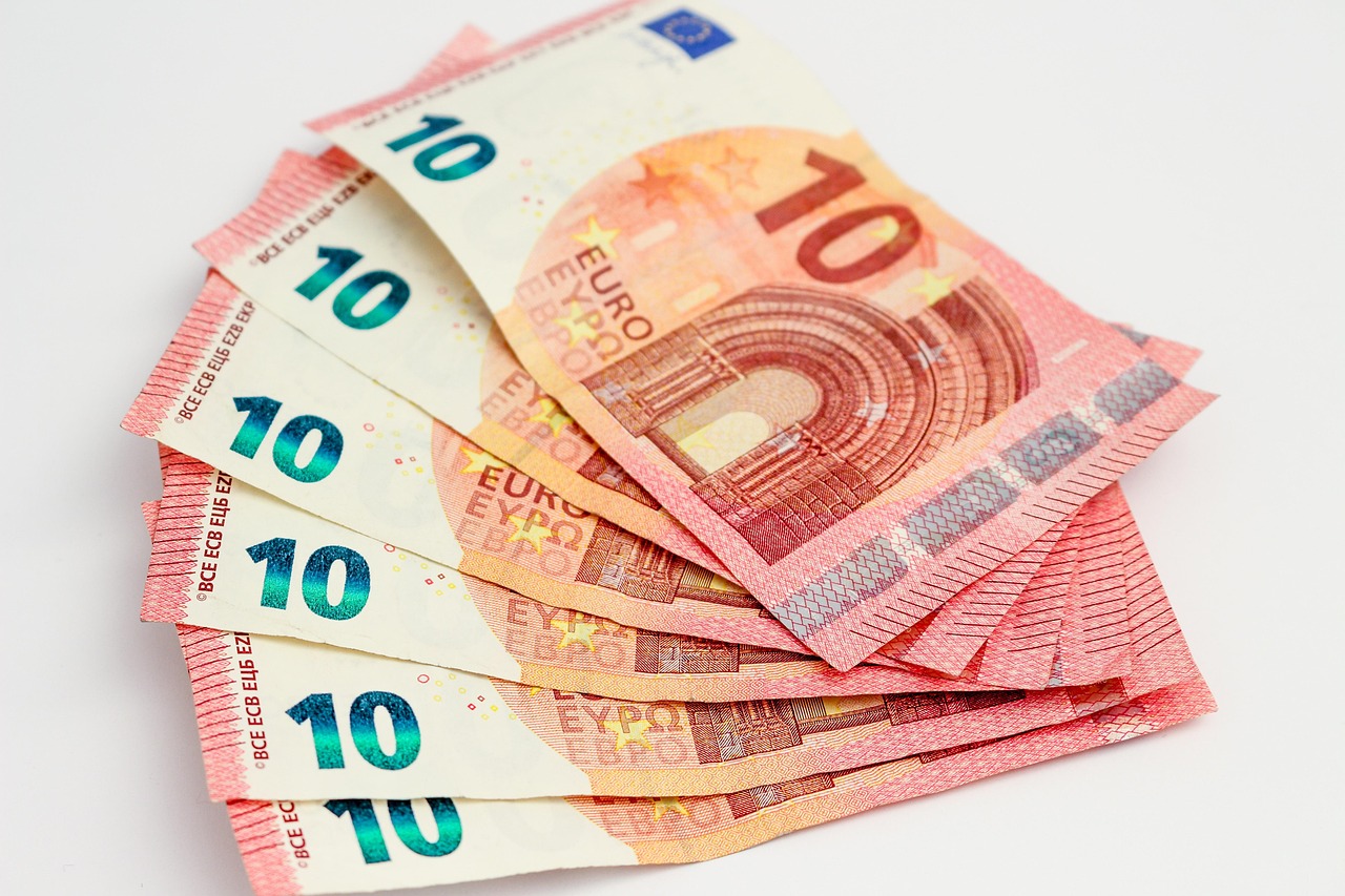 货币金融:是否值得能源危机贬值?揭秘汇率、通胀与能源市场的深层关联,助你轻松应对经济波动 货币金融:是否值得能源危机贬值?揭秘汇率、通胀与能源市场的深层关联,助你轻松应对经济波动
